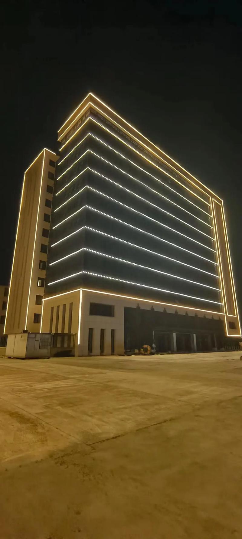 光影赋能，点亮城市之夜——单色楼体亮化工程案例解析