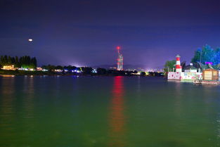雨后光影 维也纳夜景与深圳办公园区的照明叙事